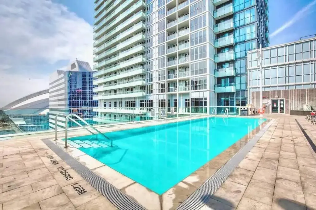 Cn Lovers Toronto Apartment