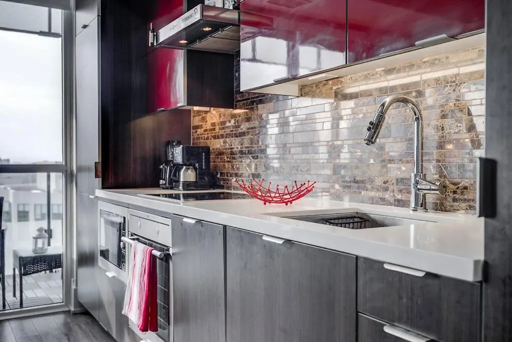 Cn Lovers Toronto Apartment
