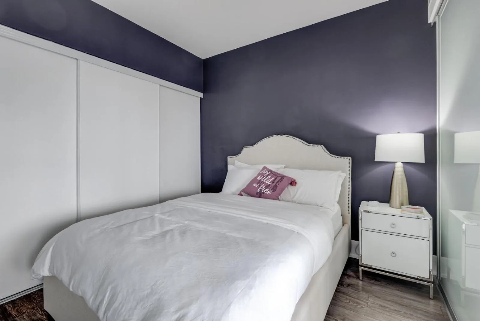 Cn Lovers Toronto Apartment